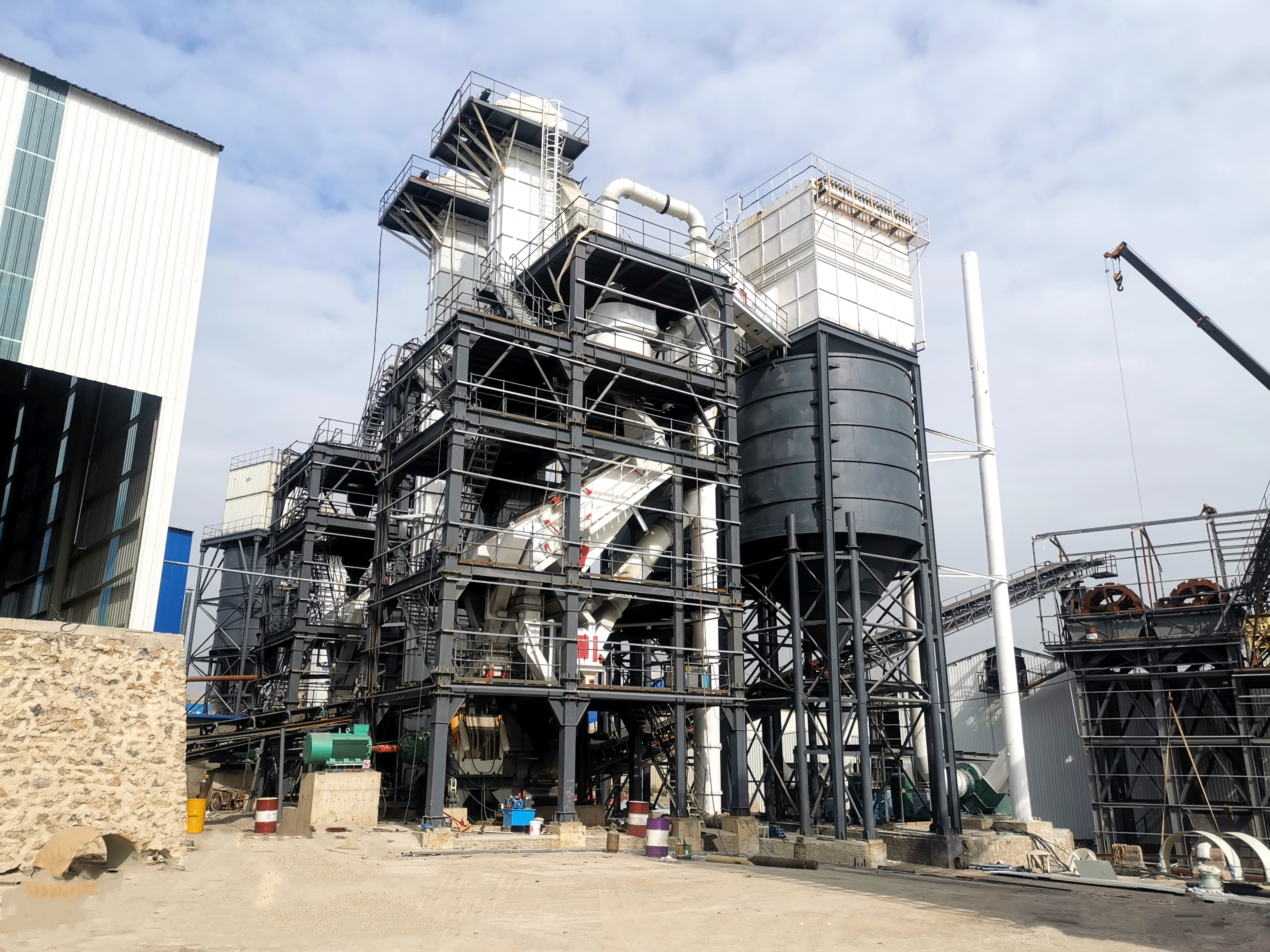 告別水洗與粉塵！環(huán)保制砂一體化樓，重塑行業(yè)新生態(tài)